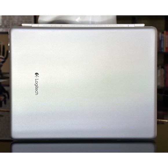 White Logitech Ultrathin Bluetooth Keyboard Tablet Cover Low Profile iPad 2/3/4 - Picture 8 of 12